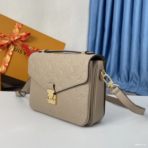 POCHETTE VUITTON MÉTIS LOUIS 0813